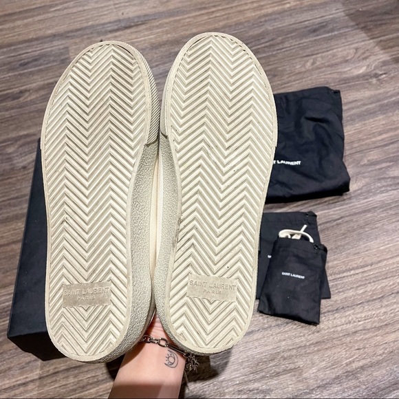 SAINT LAURENT - Off White Worn-Look Court Classic - Picture 2 of 5